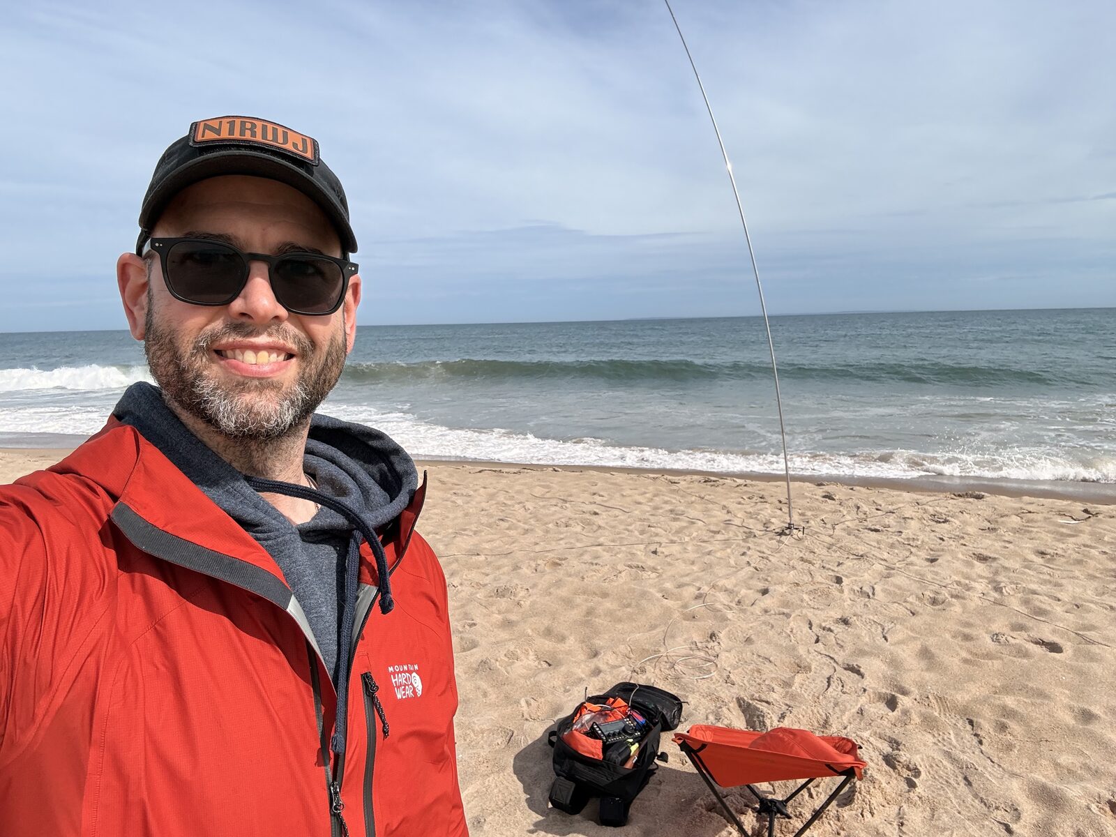 Operator at East State Beach with the REZ 25-foot whip and KX3 radio