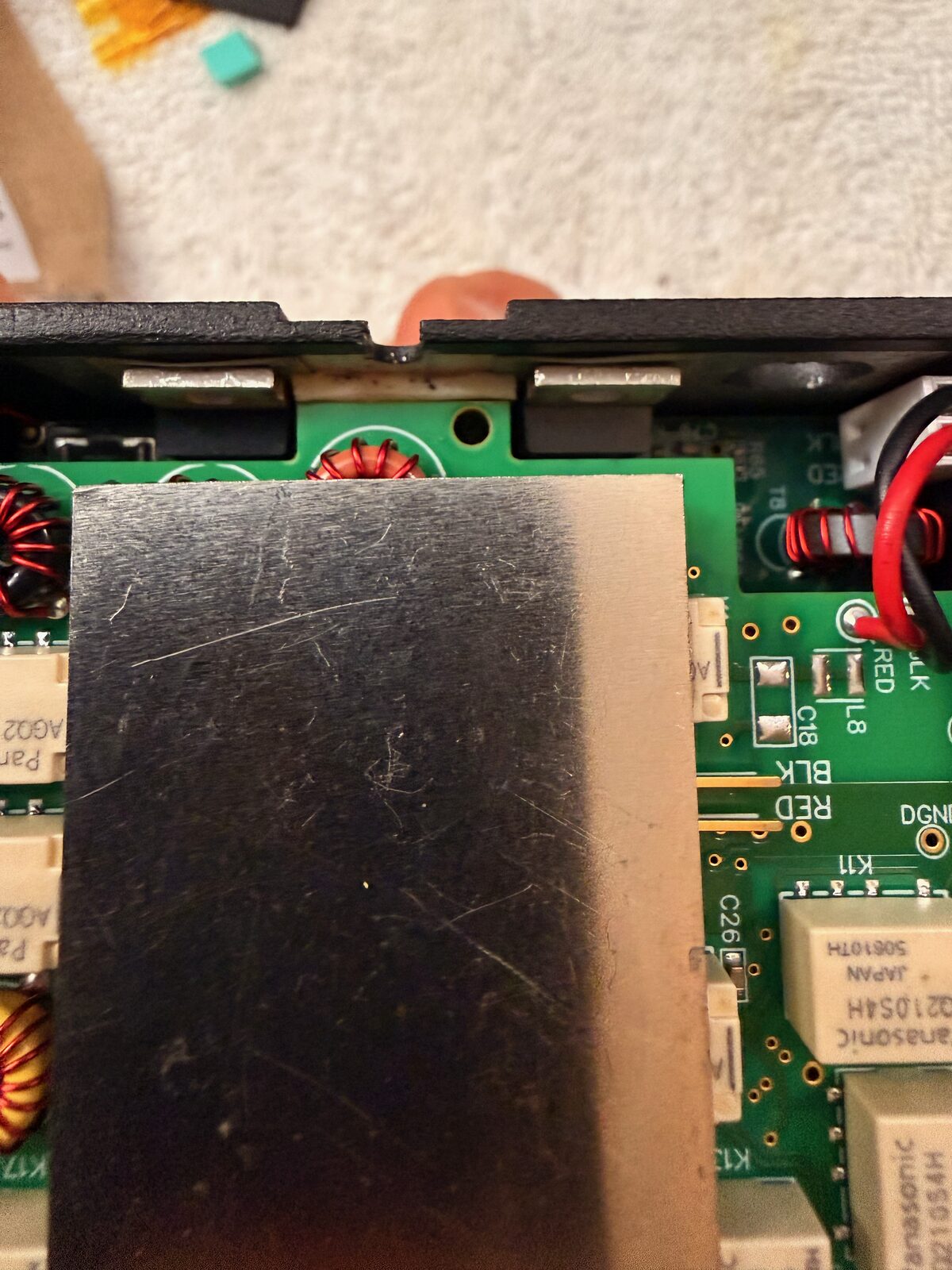Close view of the newer KX2 internal screw and heatsink area